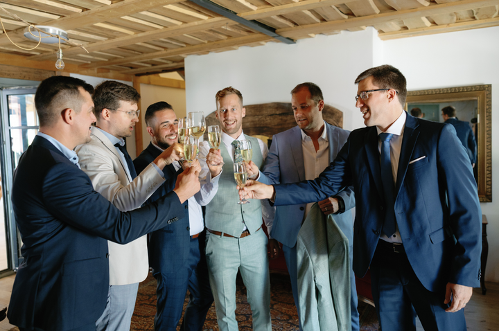 How Much Wine is Consumed at a Wedding?