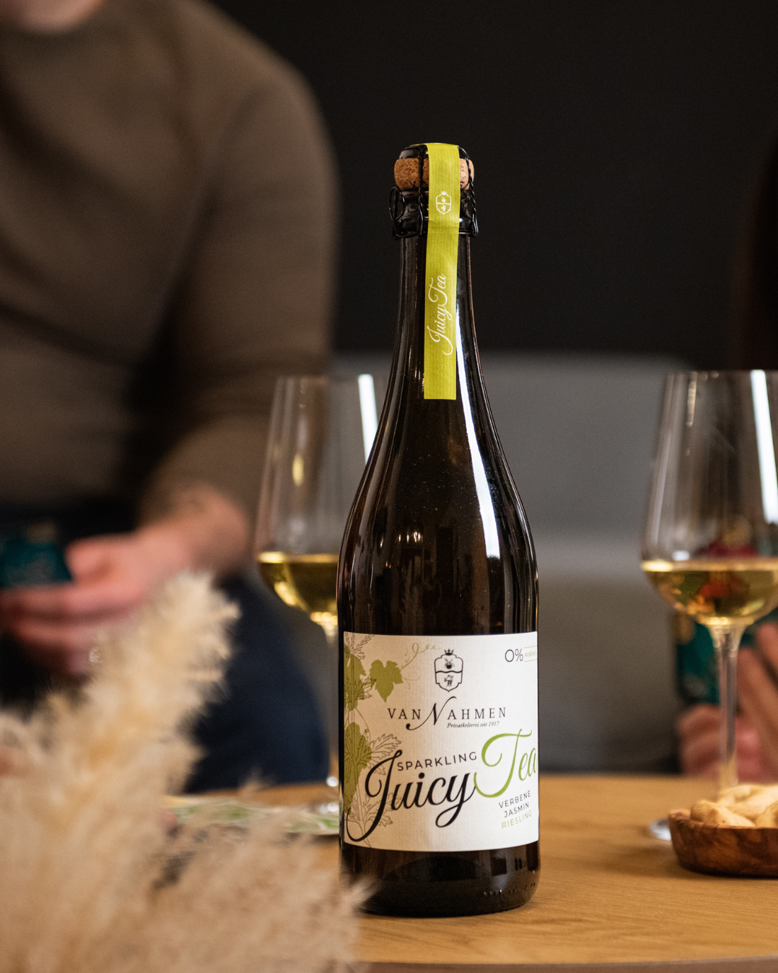 Van Nahmen – Alkoholmentes Sparkling Juicy Tea Verbéna-Jázmin-Rajnai Rizling (BIO)